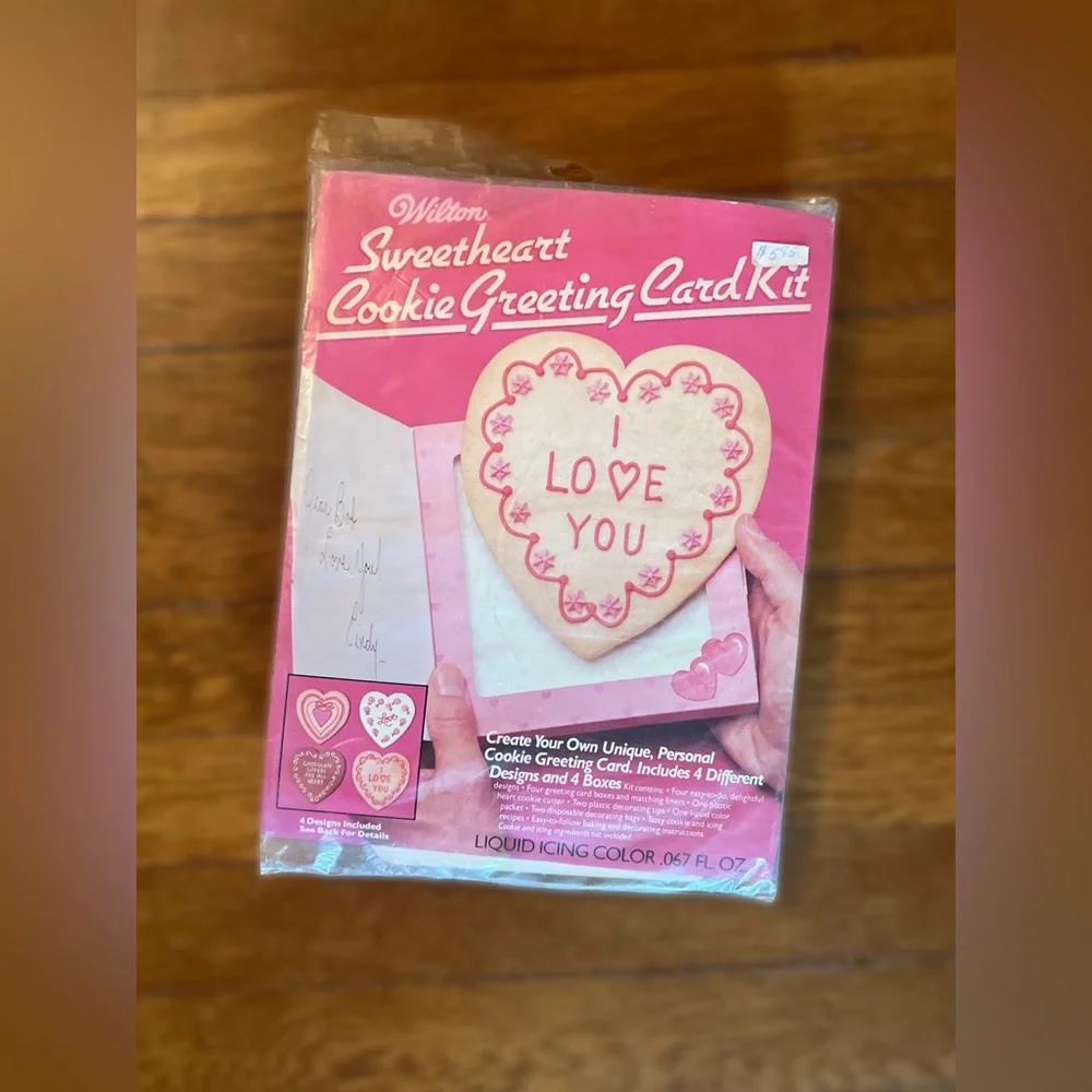 Wilton Vintage Sweetheart Cookie Greeting Card Kit - Pink